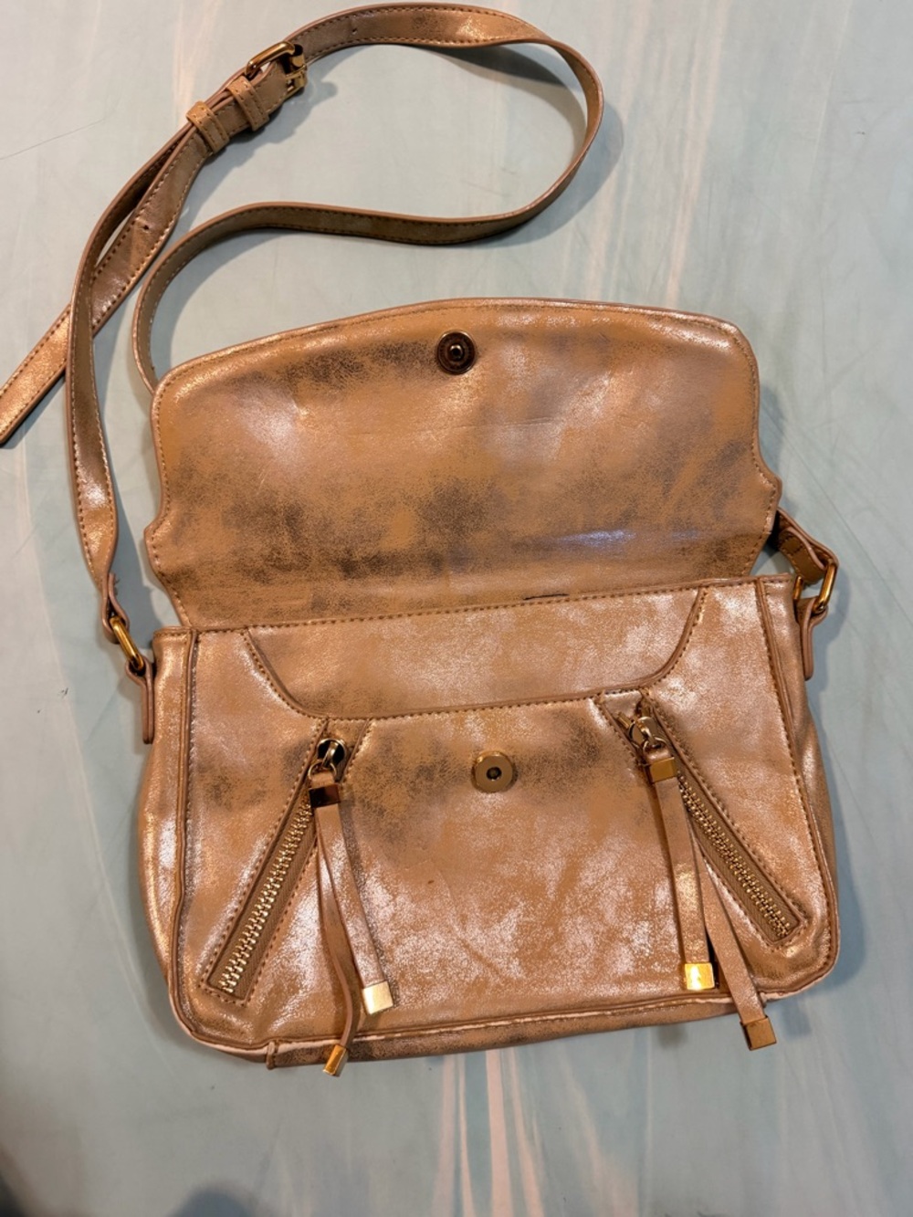 Gianni Bini Metallic Gold / Tan Crossbody with Matching Wallet Set - Picture 3 of 10